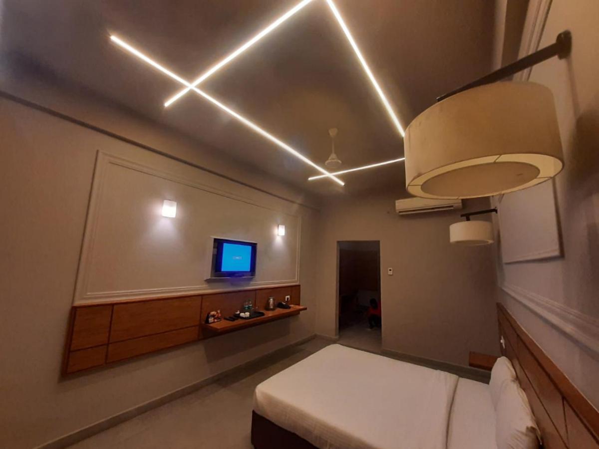 Hotel Polo Max Allahabad Prayagraj Bagian luar foto