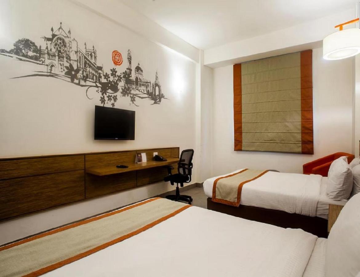 Hotel Polo Max Allahabad Prayagraj Bagian luar foto