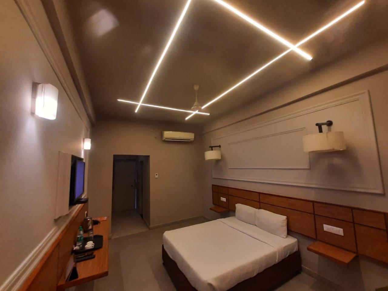 Hotel Polo Max Allahabad Prayagraj Bagian luar foto