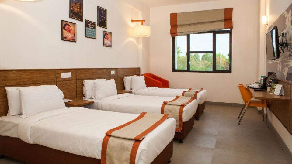 Hotel Polo Max Allahabad Prayagraj Bagian luar foto
