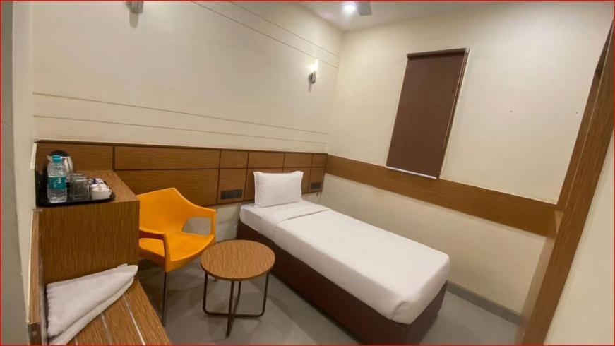 Hotel Polo Max Allahabad Prayagraj Bagian luar foto
