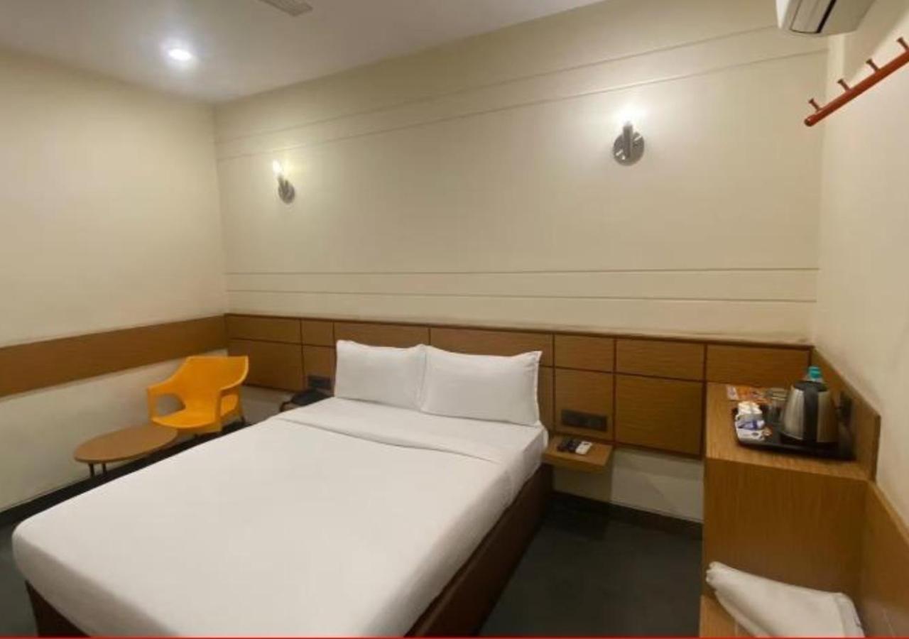 Hotel Polo Max Allahabad Prayagraj Bagian luar foto