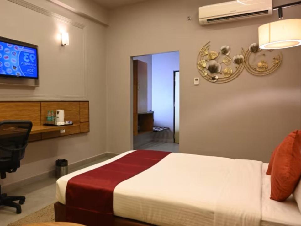 Hotel Polo Max Allahabad Prayagraj Bagian luar foto