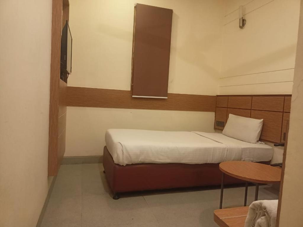 Hotel Polo Max Allahabad Prayagraj Bagian luar foto