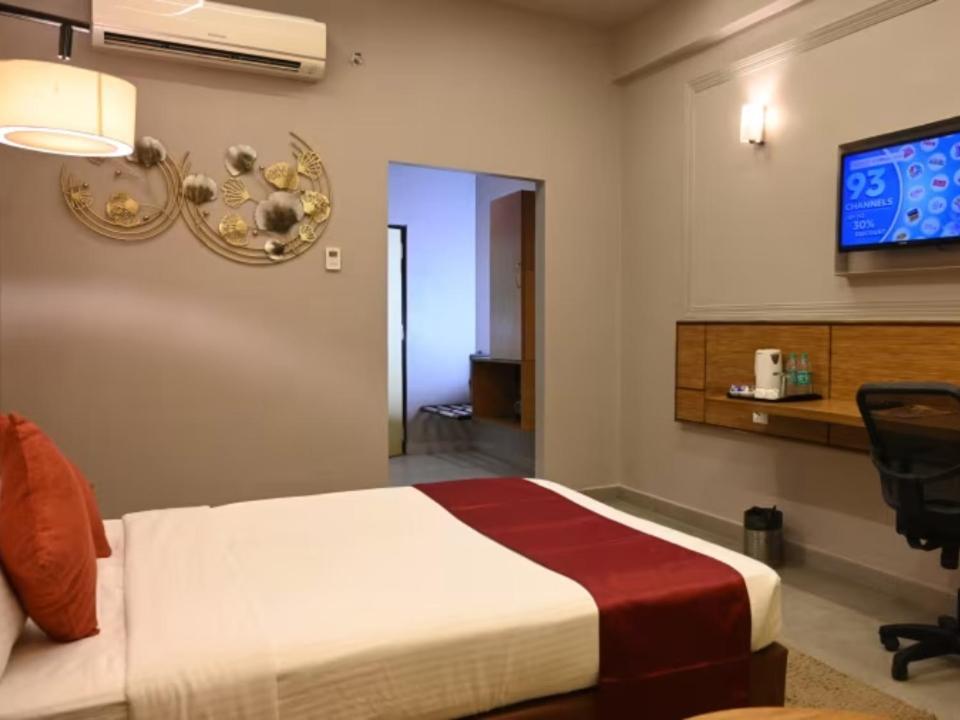 Hotel Polo Max Allahabad Prayagraj Bagian luar foto