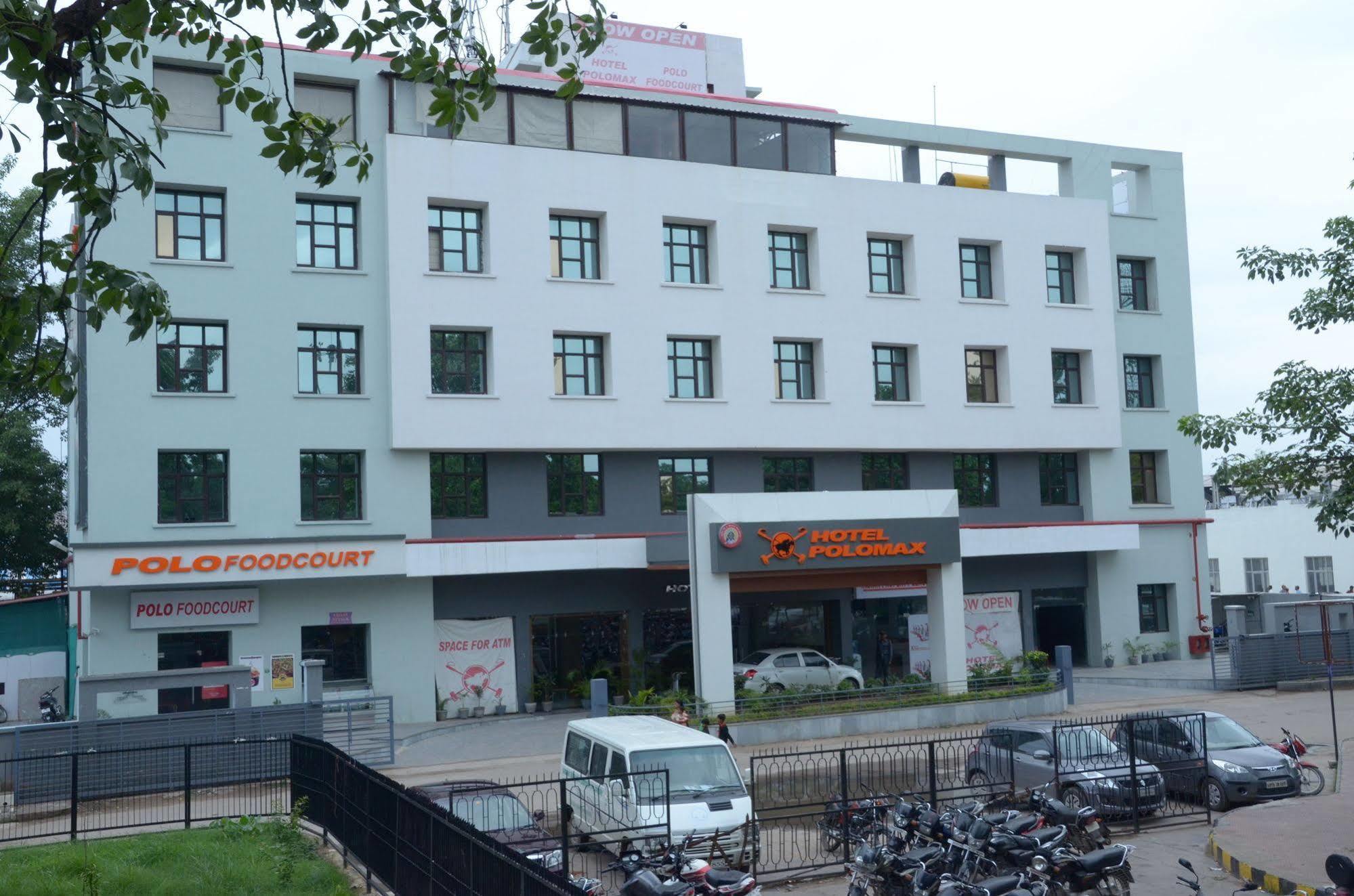 Hotel Polo Max Allahabad Prayagraj Bagian luar foto